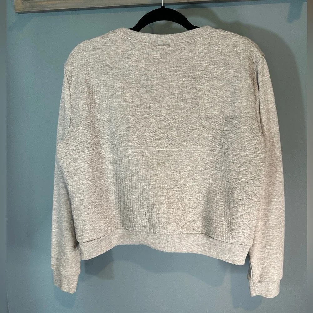 H&M Textured Crewneck Sweatshirt in Heather Grey - Picture 2 of 9